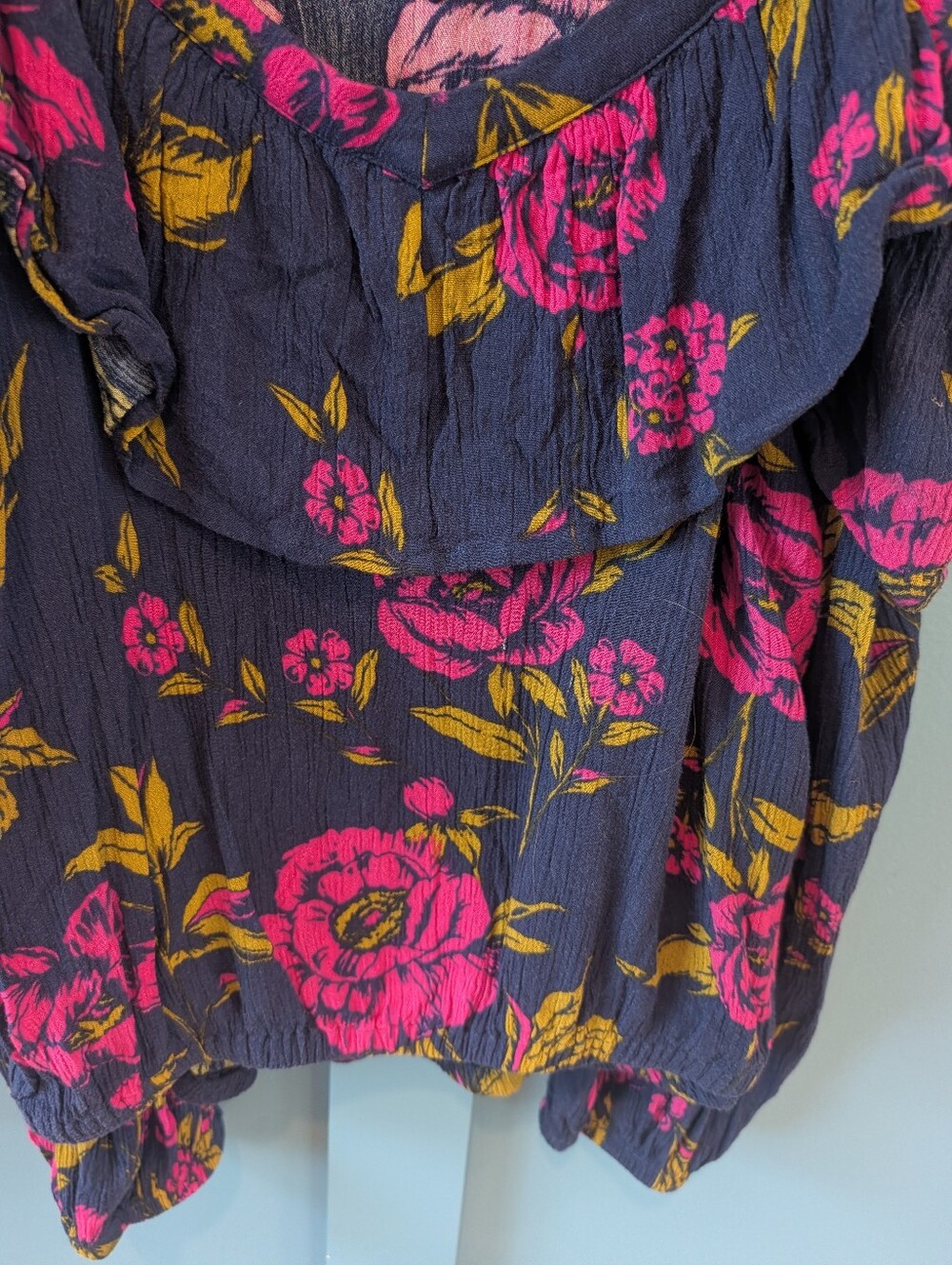 Express Cold Shoulder Top - Picture 5 of 6